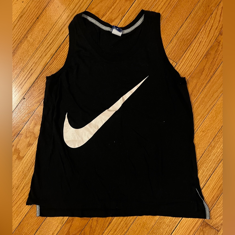 Nike - black and cream workout top